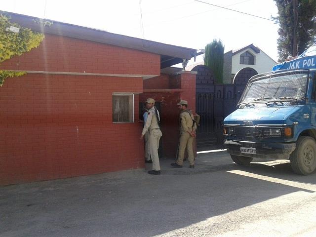 Ahead of 35-A hearing, many Hurriyat leaders put under house arrest